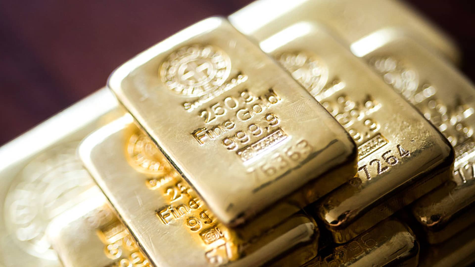 gold falls in price as of today