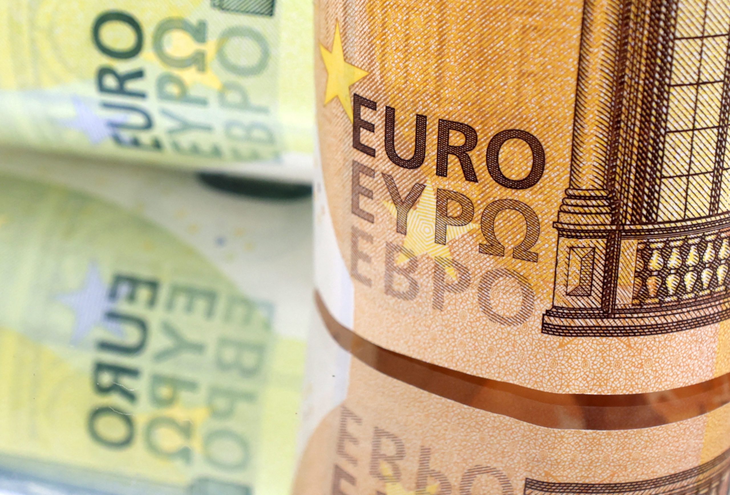 euros in international settlement currency ranking