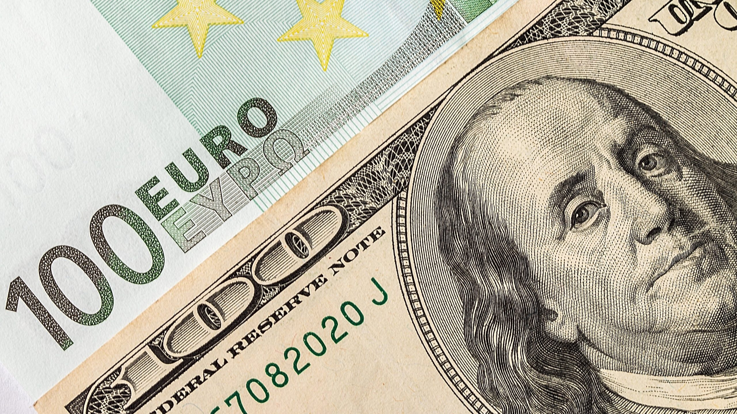 is the dollar getting stronger against the euro